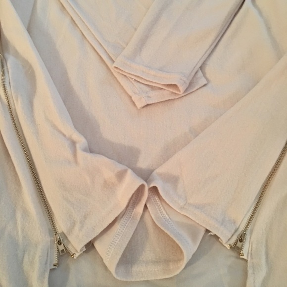 Oversized cream sweater size M - Picture 2 of 4